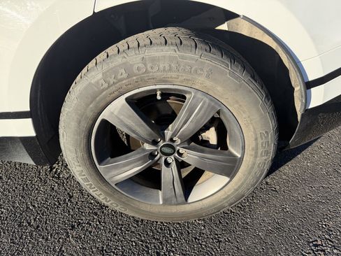 Used 2020 Land Rover Range Rover Velar R-Dynamic S image 23