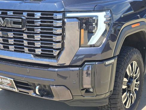 Used 2024 GMC Sierra 3500 Denali Ultimate AWD/4WD image 31