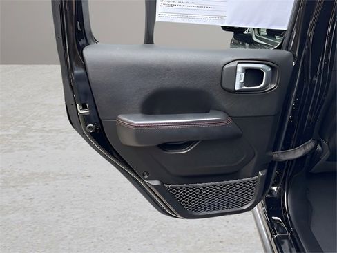 Used 2021 Jeep Wrangler Unlimited Rubicon w/ Xtreme Recon 35" Tire Package image 19