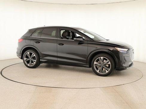 Certified 2022 Audi Q4 e-tron Premium Plus image 9