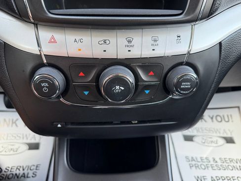 Used 2020 Dodge Journey SE FWD image 22