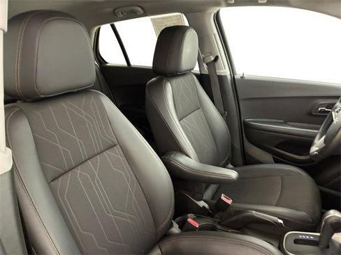 Used 2022 Chevrolet Trax LT w/ Driver Confidence Package image 14