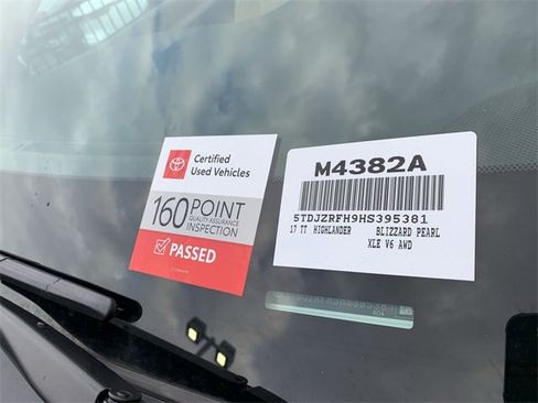 Used 2017 Toyota Highlander XLE image 39