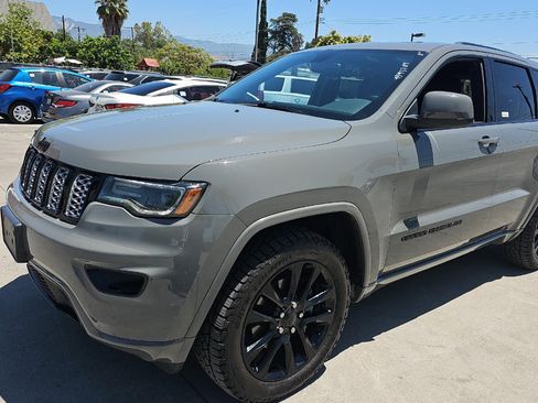 Used 2020 Jeep Grand Cherokee Altitude AWD/4WD image 36