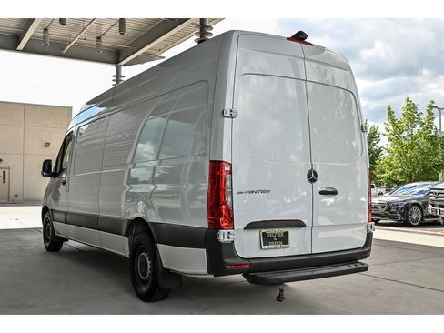 Used 2024 Mercedes-Benz Sprinter 2500 image 3
