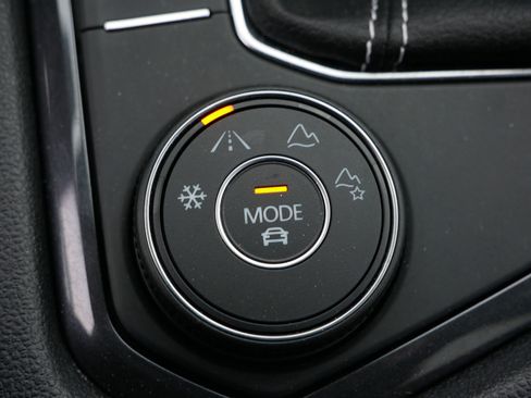 Used 2022 Volkswagen Tiguan SEL R-Line image 30