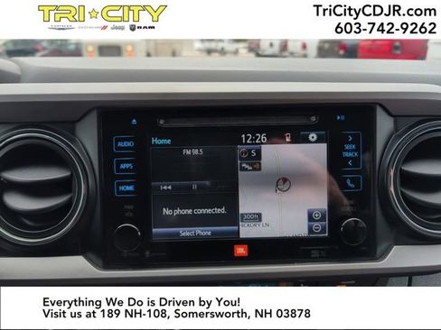 Used 2016 Toyota Tacoma Limited w/ Towing Package image 23