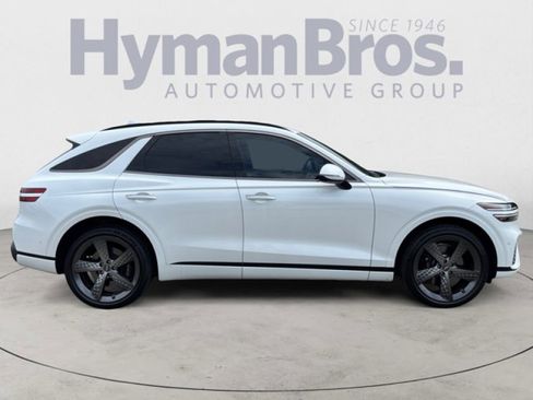 Used 2023 Genesis GV70 2.5T w/ Sport Prestige Package image 2