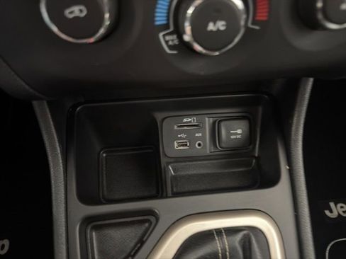 Used 2017 Jeep Cherokee Sport FWD image 27