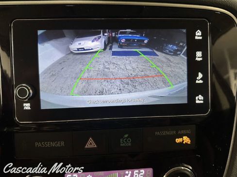 Used 2018 Mitsubishi Outlander SEL AWD/4WD image 16