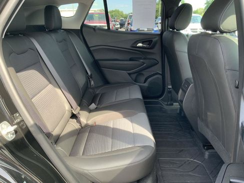 Used 2025 Chevrolet Trax LT FWD image 47