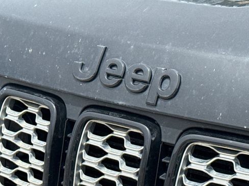 Used 2019 Jeep Grand Cherokee Altitude RWD image 5