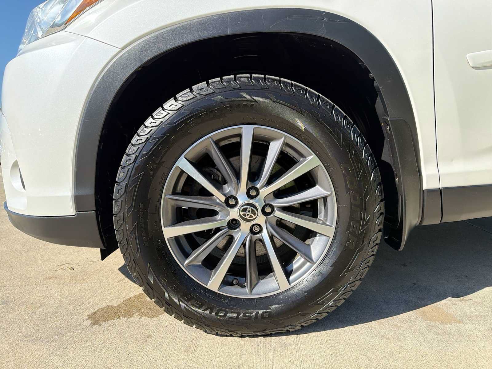 Used 2019 Toyota Highlander XLE AWD/4WD image 10