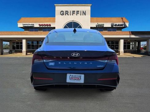 Used 2025 Hyundai Elantra Limited FWD image 8