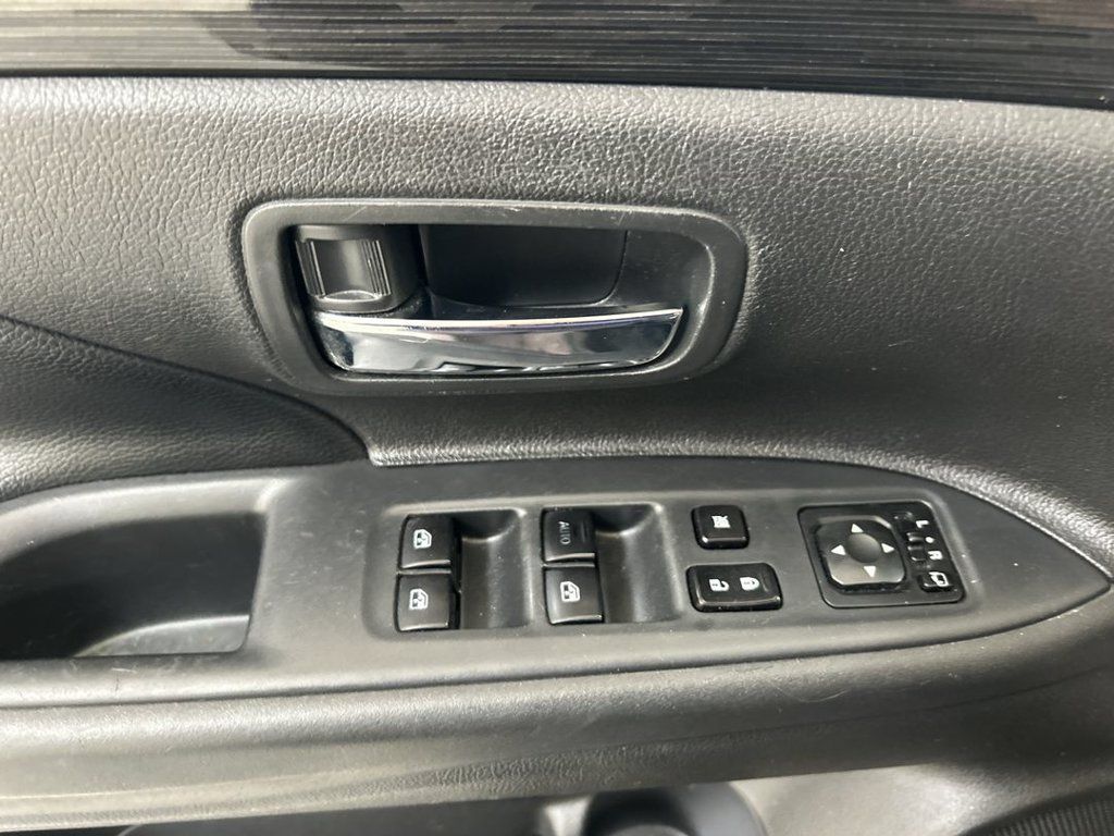 Used 2016 Mitsubishi Outlander GT AWD/4WD image 13