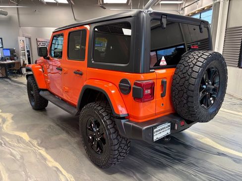 Used 2018 Jeep Wrangler Unlimited Sahara w/ Cold Weather Group AWD/4WD image 37