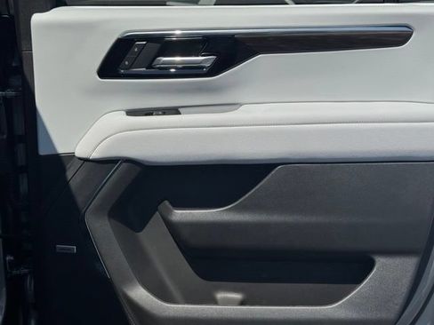 New 2026 Chevrolet Suburban Premier AWD/4WD image 29