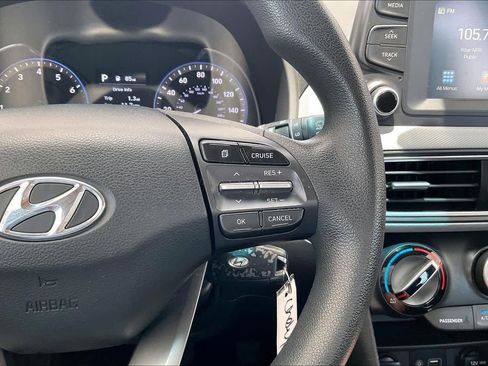 Used 2021 Hyundai Kona SE FWD image 23