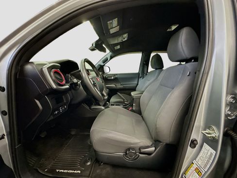 Used 2019 Toyota Tacoma TRD Sport image 13