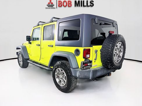 Used 2017 Jeep Wrangler Unlimited Rubicon w/ Connectivity Group AWD/4WD image 5