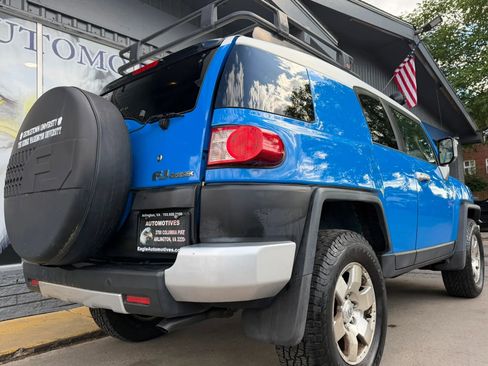 Used 2007 Toyota FJ Cruiser 4WD image 3
