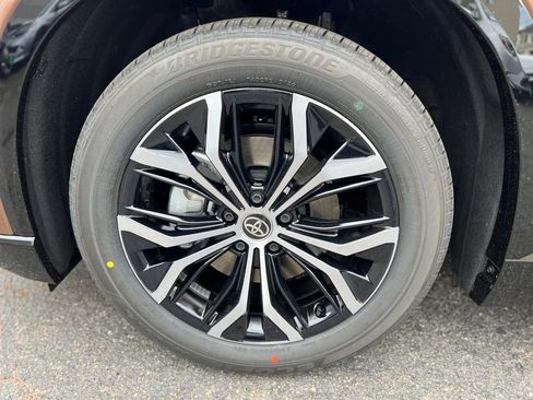 New 2026 Toyota Crown Signia image 6