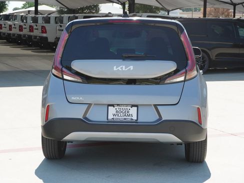 Used 2023 Kia Soul LX w/ LX Technology Package FWD image 4