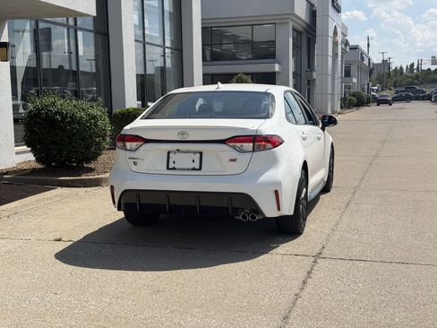 Used 2025 Toyota Corolla SE FWD image 5