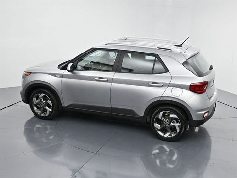 Used 2023 Hyundai Venue SEL image 54
