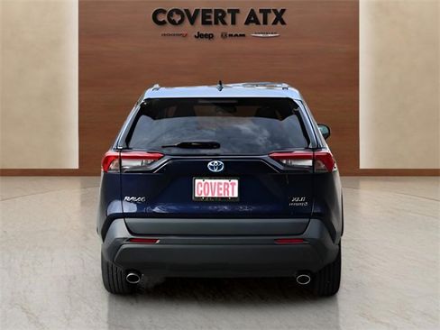 Used 2021 Toyota RAV4 XLE w/ Convenience Package image 4