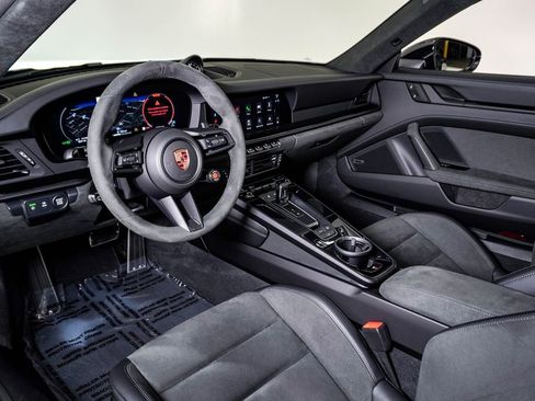 Certified 2025 Porsche 911 Carrera GTS image 4