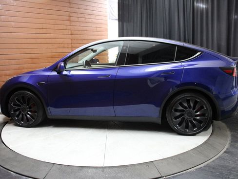Used 2024 Tesla Model Y Performance image 8