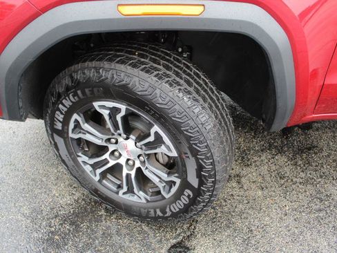 Used 2025 GMC Canyon AT4 image 14