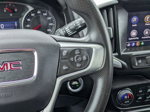 Used 2024 GMC Terrain SLE w/ Driver Convenience Package image 17