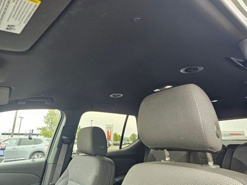 Used 2023 Chevrolet Traverse LT FWD image 31