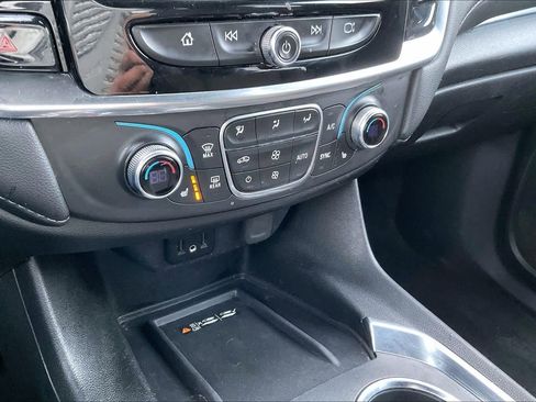 Used 2023 Chevrolet Traverse LT image 32