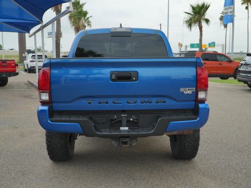 Used 2018 Toyota Tacoma TRD Off-Road AWD/4WD image 6