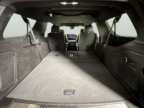 Used 2025 Chevrolet Suburban Premier image 30