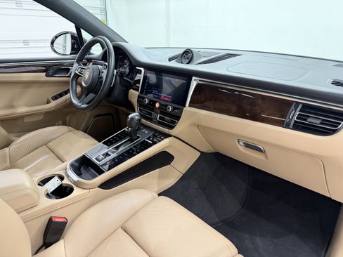 Certified 2023 Porsche Macan S AWD/4WD image 24