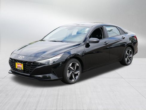 Used 2023 Hyundai Elantra SEL w/ Convenience Package FWD image 3