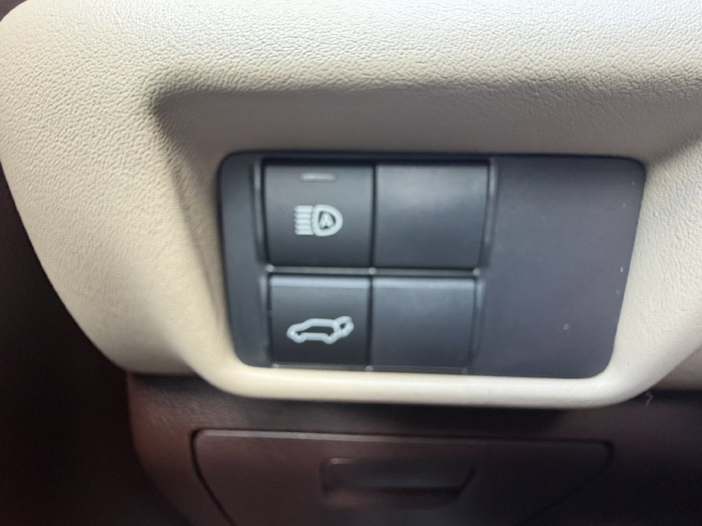 Used 2022 Toyota Highlander XLE FWD image 25