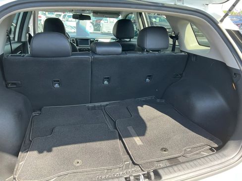 Used 2019 Kia Niro EX image 7