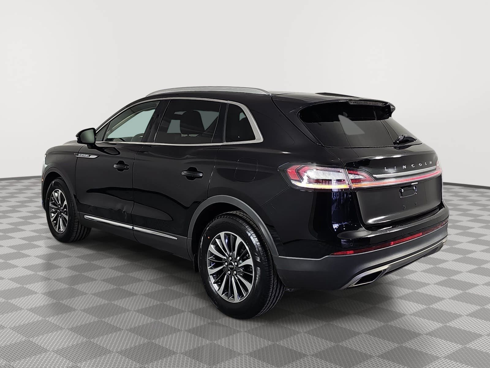 Used 2021 Lincoln Nautilus FWD w/ Equipment Group 101A image 6