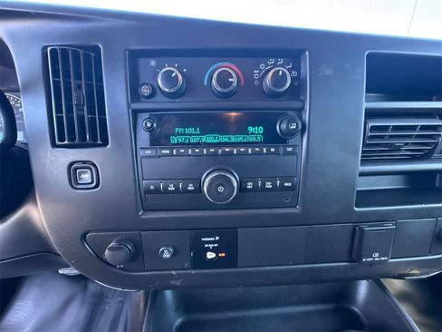 Used 2017 GMC Savana 3500 image 24