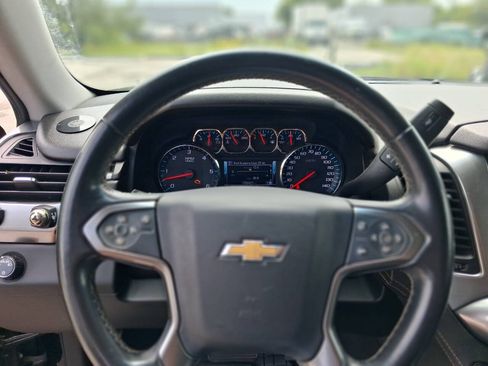 Used 2019 Chevrolet Suburban LT RWD image 13