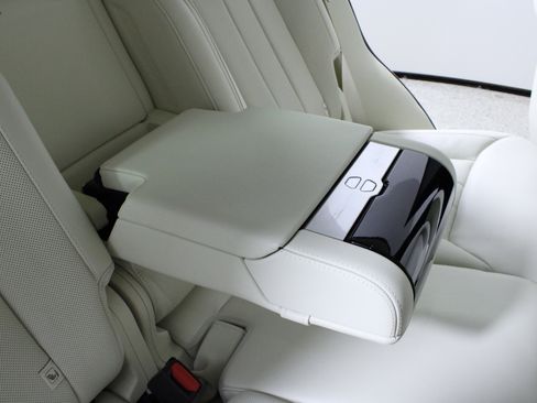 Used 2024 Land Rover Range Rover SE image 14