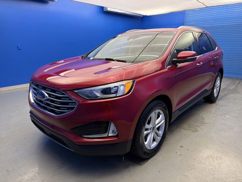 Used 2020 Ford Edge SEL w/ Convenience Package image 4