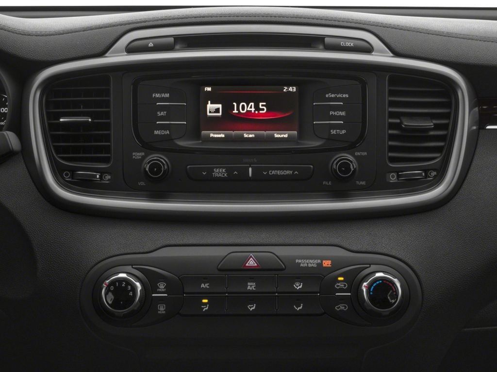 Used 2018 Kia Sorento AWD image 9