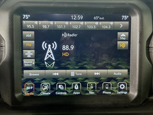 Used 2022 Jeep Wrangler Sahara w/ Safety Group image 21