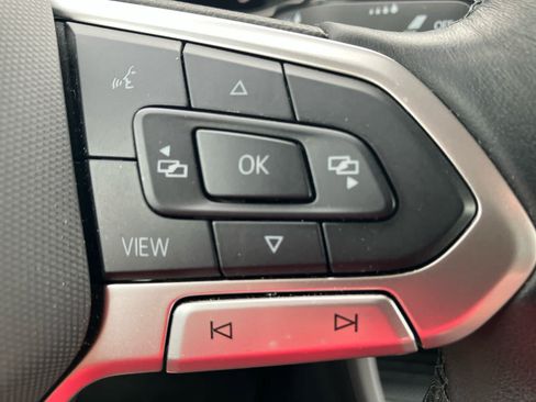 Used 2025 Volkswagen Jetta SE FWD image 18